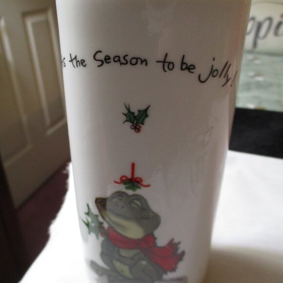 Vintage Suzy's Zoo 1976 Tis The Season Christmas Mistletoe Frog Vase - Picture 1 of 4